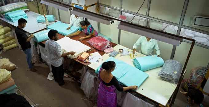 雇主应对COVID-19对孟加拉国服装女工的影响